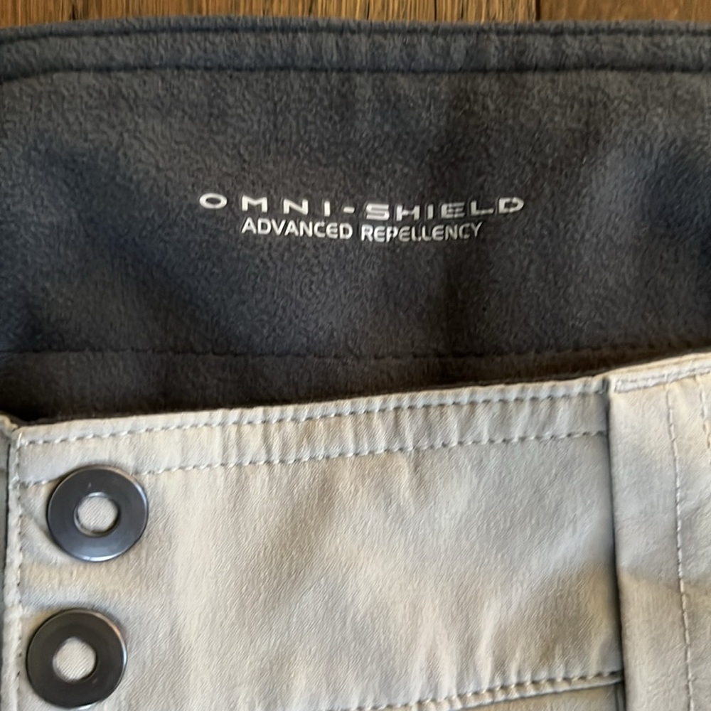 Columbia woman’s Light Gray Convertible Cargo Pants - Picture 2 of 5